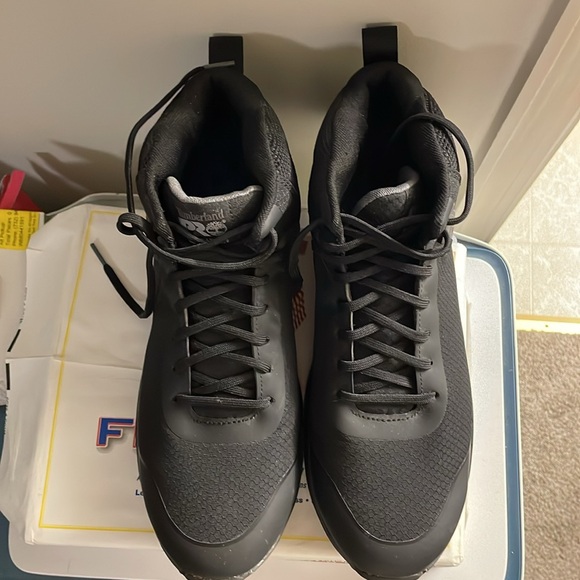 Black timberlands with steel toed boot - Picture 3 of 3